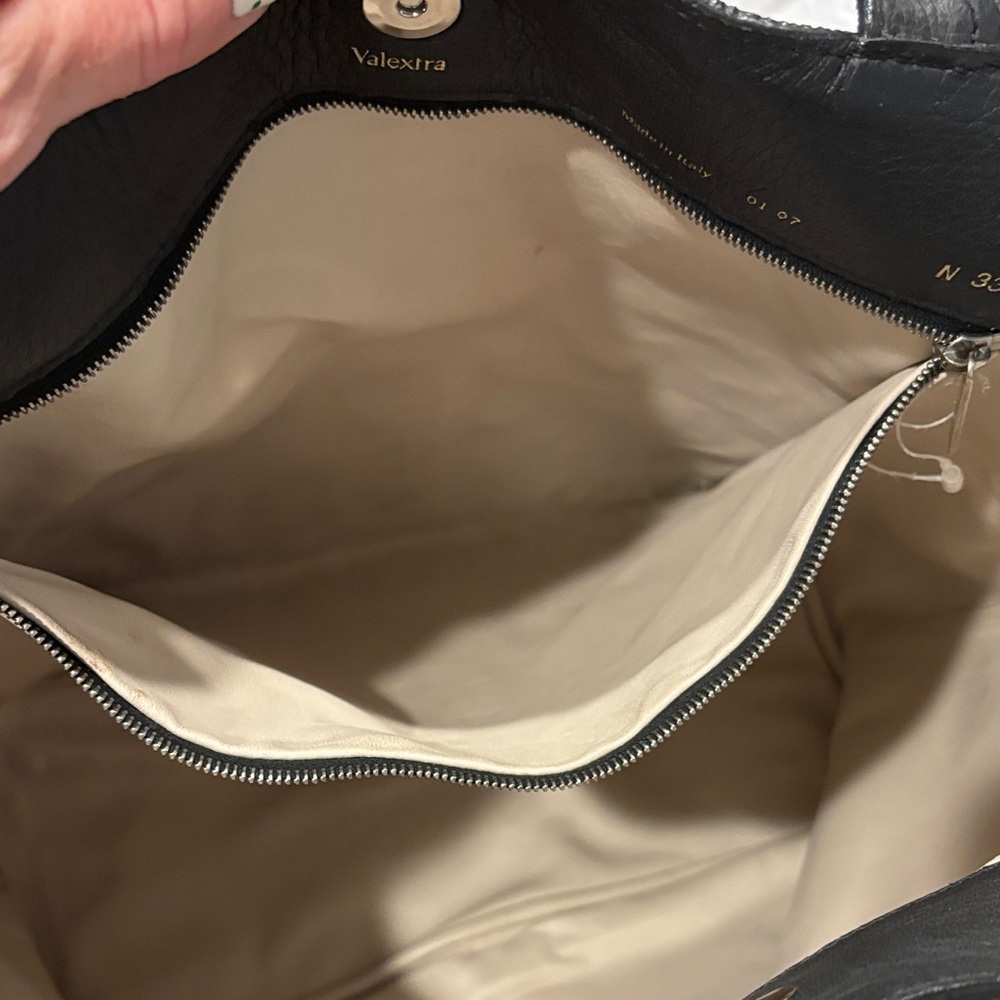 Valextra Elegant Black Leather Tote Bag Made in Italy Beautiful - Picture 12 of 14